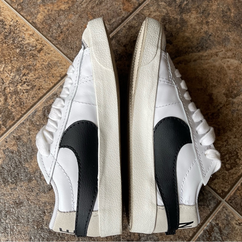 Nike Blazer Low 77 Jumbo Sneakers- Women’s Size 10 - Picture 6 of 9